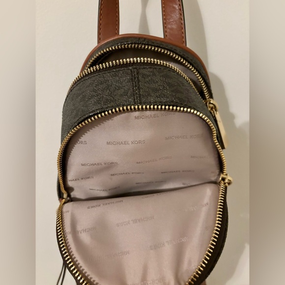 Michael Kors Rhea Zip small backpack brown gold - Picture 4 of 8